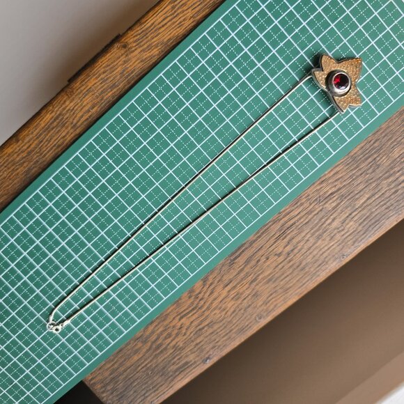 Vintage Art & Crafts style necklace, sterling silver, gold plating, inset garnet - Picture 3 of 8